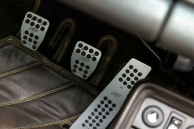 85万ドル~110万ドル(邦貨換算約1億2510万円~約1億6190万円)現在も販売中のRUF「カレラ 3.4 ゴールドフィンガー」C)Courtesy of Broad Arrow