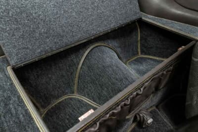 85万ドル~110万ドル(邦貨換算約1億2510万円~約1億6190万円)現在も販売中のRUF「カレラ 3.4 ゴールドフィンガー」C)Courtesy of Broad Arrow