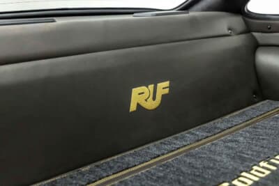 85万ドル~110万ドル(邦貨換算約1億2510万円~約1億6190万円)現在も販売中のRUF「カレラ 3.4 ゴールドフィンガー」C)Courtesy of Broad Arrow