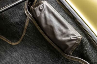 85万ドル~110万ドル(邦貨換算約1億2510万円~約1億6190万円)現在も販売中のRUF「カレラ 3.4 ゴールドフィンガー」C)Courtesy of Broad Arrow