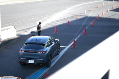 コースインを待つプジョー・3008