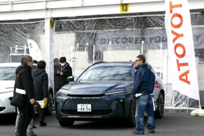 トヨタ・クラウンエステートと木下隆之さん