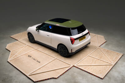MINI Paul Smith Edition:ポール・スミスのアイコンであるシグネチャーストライプが運転席側ルーフ後部にあしらわれている