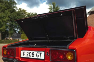 5万7500ユーロ（邦貨換算約1030万円）で落札されたフェラーリ「208GT4」（C）Bonhams