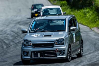 スズキ アルトワークス:新規格NA車に混ざって孤軍奮闘するターボエンジンのアルトワークス。決勝が5時間と長いリンクは不利か