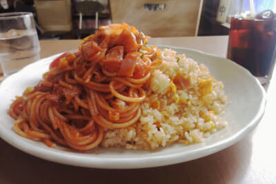 我孫子市：リバーサイドのナポリタン＆ピラフ盛り。すごい量だ