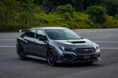 S210:500台限定で発売。車両本体価格は870万円