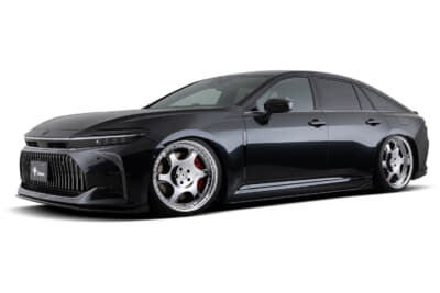 クレンツェ バズレイアID:カラーバリエーションは鏡面のように輝くハイパークローム(クラウン・セダン装着)を筆頭に、新色のブリリアントシルバー/ポリッシュ、精悍なマットブラックの3色を設定