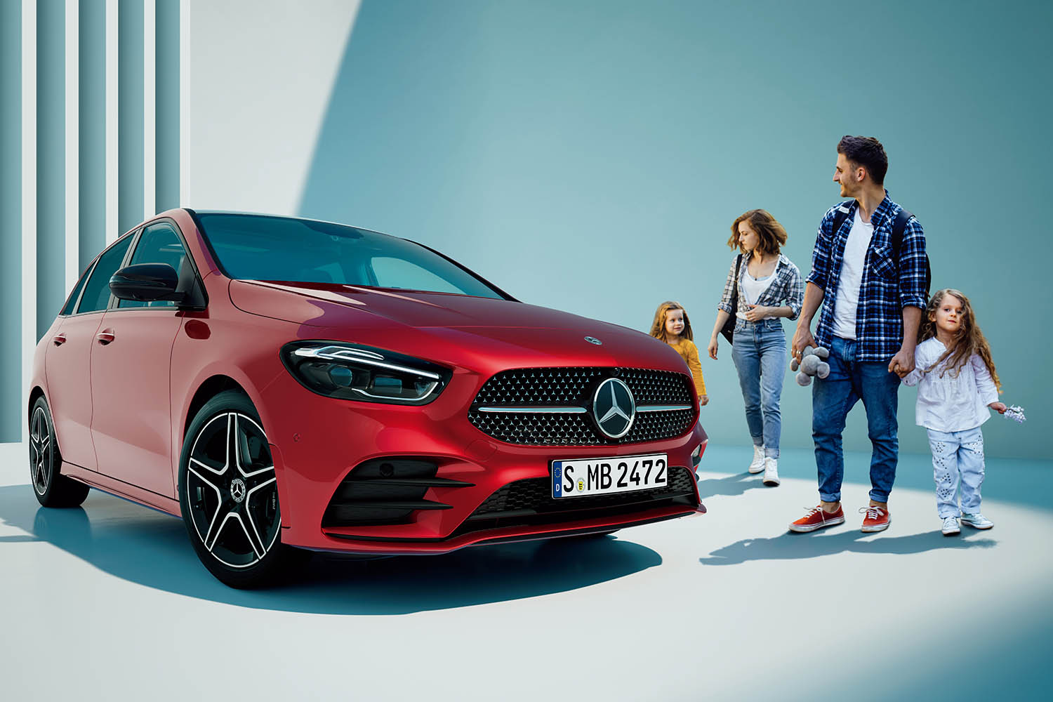 メルセデス・ベンツBクラスに人気装備を標準化して魅力的な価格の新