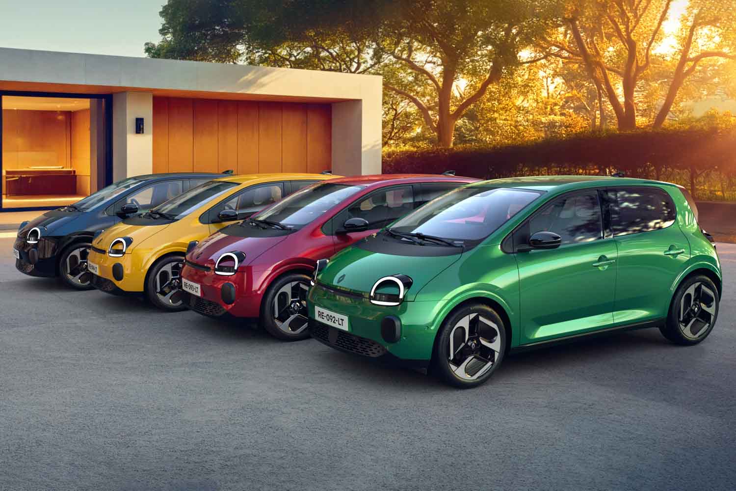 2台セット　ルノートゥインゴとクリオセット 00_AMW_251222_Renault-Twingo-E