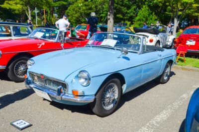 MG B：前のオーナーが25年ほど前にレストアしたという川口さんのMGBは、現在はほどよい使用感も加わって、非常に好ましい佇まいを見せている