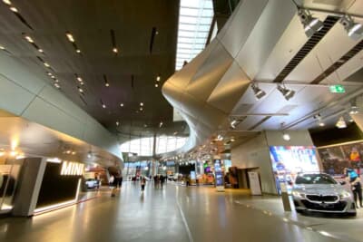 BMW Weltの館内中心部です