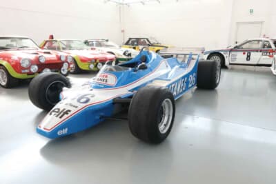 リジェJS 11/15:ラリーカーが数多く並ぶなか、違和感もありながら存在感を放つリジエのF1マシン、JS11/15。詳細はまた別の機会に