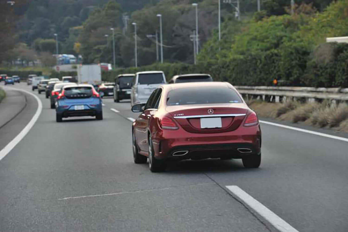 高速道路でよく見かけるノーウインカー