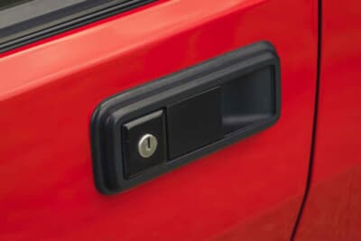 14万9500ユーロ（邦貨換算約2670万円）で落札されたランチア「デルタHFインテグラーレ ムレット・ストラダーレ」（C）Bonhams