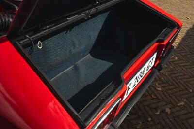 5万7500ユーロ（邦貨換算約1030万円）で落札されたフェラーリ「208GT4」（C）Bonhams