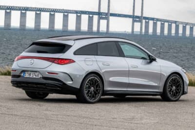 メルセデス・ベンツCLAシューティングブレーク：利便性を高める装備の電動テールゲートを標準装備し、オプションでキーレス・ゴーや、ハンズフリーアクセスによる足もと操作にも対応