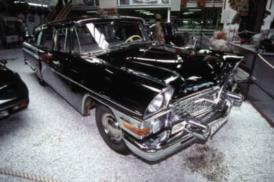 ソ連時代のGAZ13チャイカ