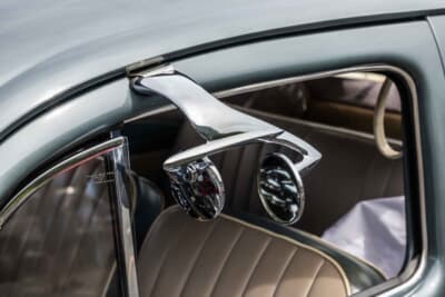 フォルクスワーゲン ビートル:ウインドウにはパッシングアイミラーを装着