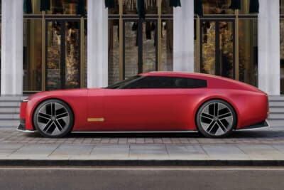 新生JAGUARの真髄を示すコンセプトカーTYPE 00にはロンドンを象徴する赤をモチーフとしたロンドンレッドのボディを用意