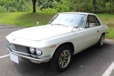 日産 シルビア：ボンネットはスチール製からFRP製に変更された。フェンダーミラーは取り付け部を加工して交換している