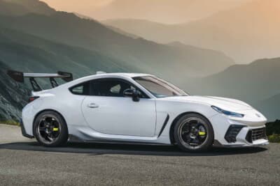 MID RACING R06を装着したトヨタGR86