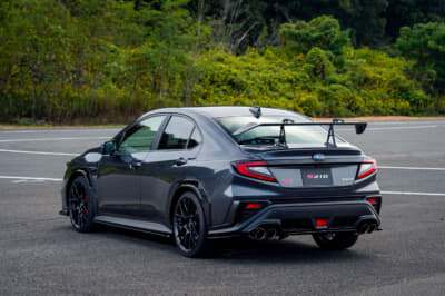 S210:500台限定で発売。車両本体価格は870万円