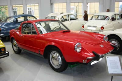 サーブ ソネットⅡ：一般的にソネットⅡには2種あり、展示車は2サイクルエンジン搭載車で、ボンネットに膨らみのあるV4搭載車もある