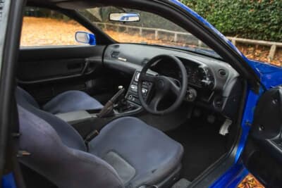 4万ポンド〜5万ポンド（邦貨換算約832万〜1040万円）で現在も販売中の日産R32型「スカイラインGT-R」（C）iconicauctioneers