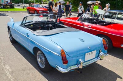 MG B：前のオーナーが25年ほど前にレストアしたという川口さんのMGBは、現在はほどよい使用感も加わって、非常に好ましい佇まいを見せている