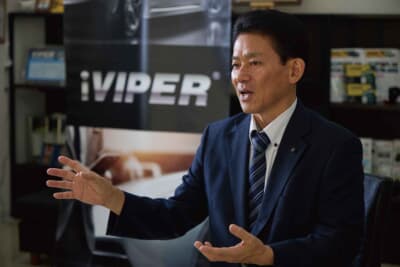 加藤電機  代表取締役社長 加藤  学さん。「2025年は全国自動車用品工業会（JAAMA）の理事長を務めています」という加藤さん。カーセキュリティの普及と消費者の不利益を憂いてインタビューに応じてくれた