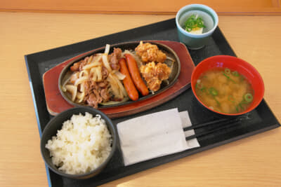 西名阪自動車道・天理PA：牛焼肉ミックス定食は1300円