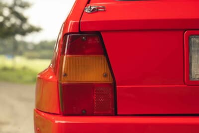 14万9500ユーロ（邦貨換算約2670万円）で落札されたランチア「デルタHFインテグラーレ ムレット・ストラダーレ」（C）Bonhams