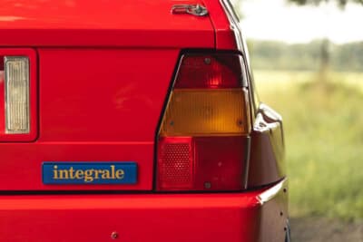 14万9500ユーロ（邦貨換算約2670万円）で落札されたランチア「デルタHFインテグラーレ ムレット・ストラダーレ」（C）Bonhams