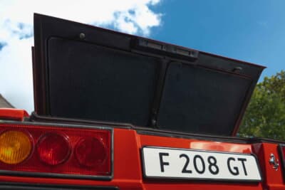 5万7500ユーロ（邦貨換算約1030万円）で落札されたフェラーリ「208GT4」（C）Bonhams