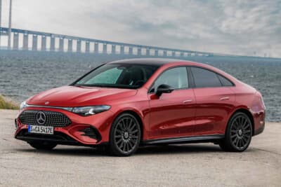 メルセデス・ベンツCLAシューティングブレーク：シャークノーズのフロントグリルには142個のLEDで輝く星型ライトを内蔵