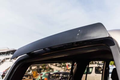 トヨタ 4ランナー:リアウインドウバイザーも装着されている