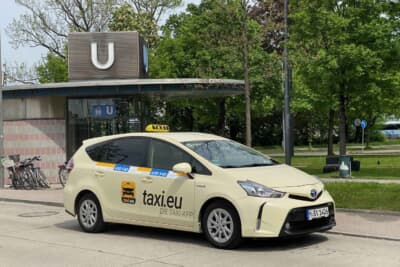 トヨタ車はタクシーでも急増しています。とくにプリウスプラスが多いです