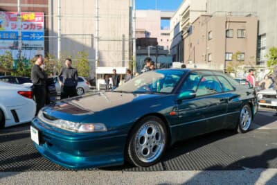 スバルアルシオーネSVX:美しいボディカラーに合わせて、さりげなく各ウィンドウも同色に塗装。もちろんこのままで車検にも対応している