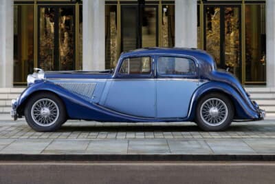 1935年にロンドンでデビューし、JAGUARとして初めてブランド名を冠したSS JAGUARは洗練された低車高シルエットが特徴