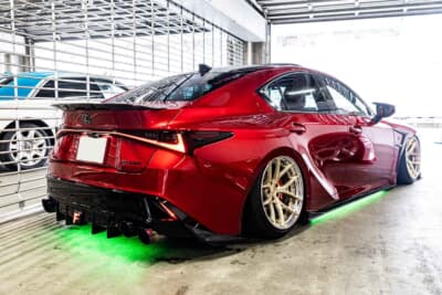レクサス IS500：RSRの車高調をベースに加工されたエアサス仕様