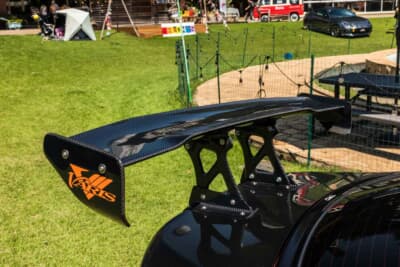 トヨタ 86:GTウイング、カーボン製トランクリッドなどもVARIS社製をチョイス