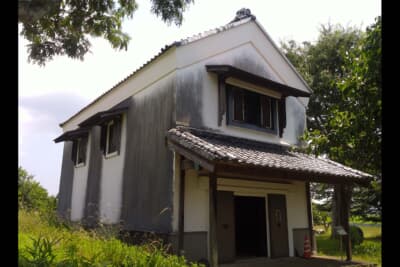 我孫子市：旧井上家住宅の蔵。本来は2棟だが映画では4棟になっている