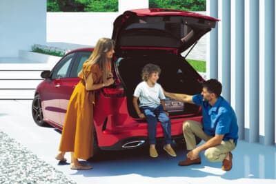 メルセデス・ベンツBクラスUrban Stars：4430×1795×1550mmのディメンションで都市部ファミリーには使いやすいジャストサイズ