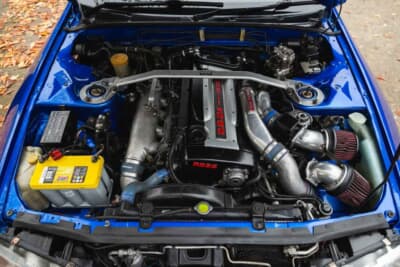 4万ポンド〜5万ポンド（邦貨換算約832万〜1040万円）で現在も販売中の日産R32型「スカイラインGT-R」（C）iconicauctioneers