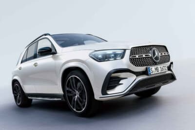 Mercedes-Benz GLE 450 d 4MATIC Sports Night Edition(ISG):マッシブなSUVフォルムにドアミラーやフロントリップ、ルーフレールもブラック仕上げ