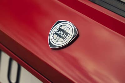 14万9500ユーロ（邦貨換算約2670万円）で落札されたランチア「デルタHFインテグラーレ ムレット・ストラダーレ」（C）Bonhams