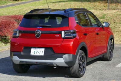 シトロエン C3 MAX ハイブリッド:リアビューにも新世代シトロエンデザインを踏襲している