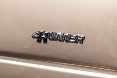 トヨタ 4ランナー:リアには「4Runner」のエンブレムを装着