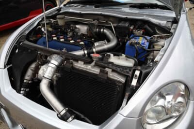 ダイハツ コペン:エンジンは750ccにボアアップして、ギャレットのGBC14タービンを装着。最高出力は200psを発生する